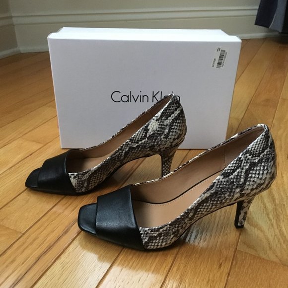 Calvin Klein Nareen Heel - Black and White Leather Snack Print Peep Toe Size 6 - Picture 6 of 9